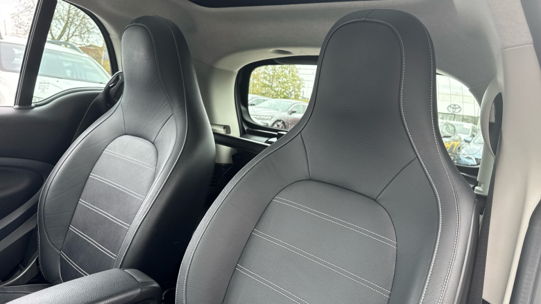 Smart EQ fortwo coupe 60kW EQ Exclusive 17kWh 2dr Auto [22kWCh] Electric Coupe